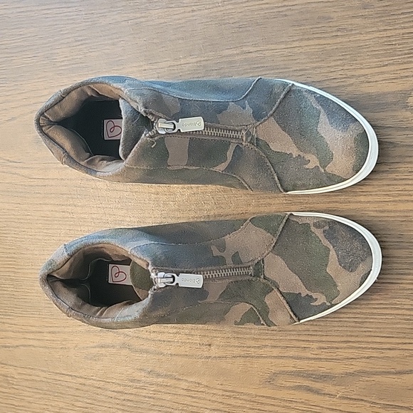 Blondo Booties Size 8 Camouflage Green Print Waterproof Nice Padded Fabric - Picture 1 of 10